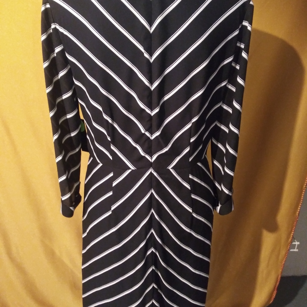 Women's size medium dress - Picture 2 of 7
